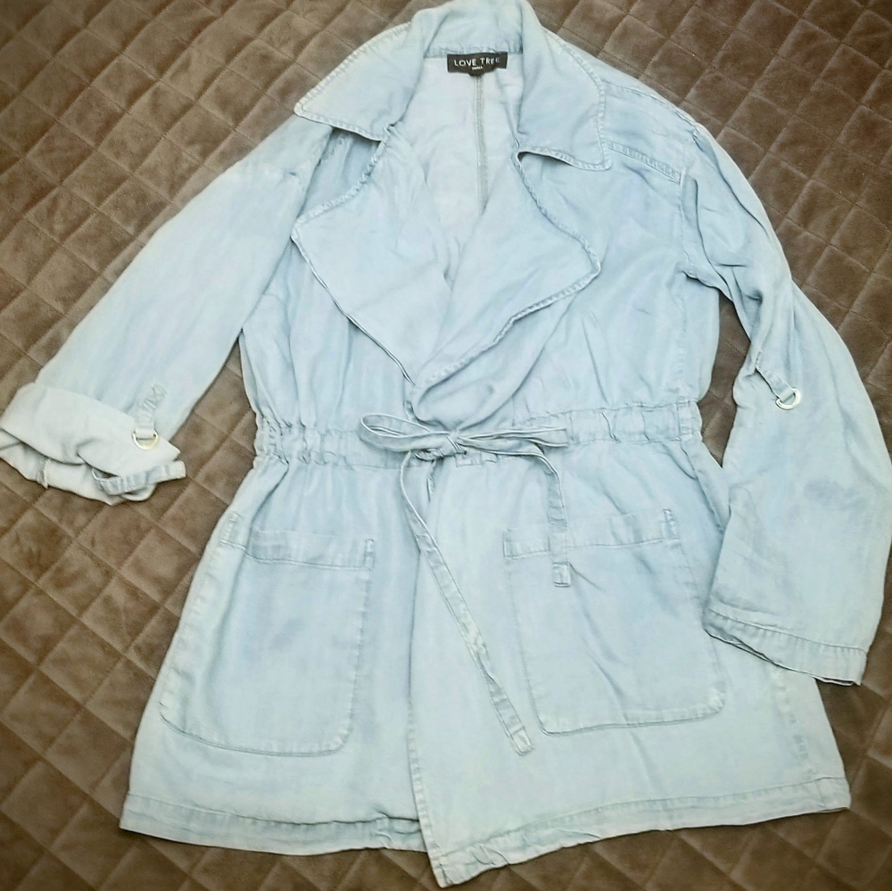 Love Tree Light Denim Jacket Size: Small